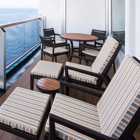 Kommen Sie an Bord der undefined und entdecken Sie eine der 43 Kabinenkategorien auf insgesamt 10 Decks die für 1432 Passagiere Platz bieten. Wählen Sie Ihre Traumkabine und fühlen Sie sich auf Ihrer Kreuzfahrt an Bord der undefined wie Zuhause!