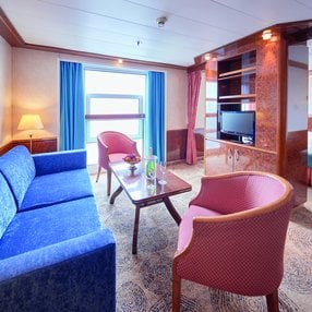 Kommen Sie an Bord der undefined und entdecken Sie eine der 37 Kabinenkategorien auf insgesamt 6 Decks die für 400 Passagiere Platz bieten. Wählen Sie Ihre Traumkabine und fühlen Sie sich auf Ihrer Kreuzfahrt an Bord der undefined wie Zuhause!