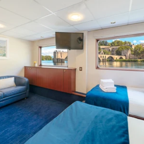 Kommen Sie an Bord der undefined und entdecken Sie eine der 17 Kabinenkategorien auf insgesamt 3 Decks die für 155 Passagiere Platz bieten. Wählen Sie Ihre Traumkabine und fühlen Sie sich auf Ihrer Kreuzfahrt an Bord der undefined wie Zuhause!