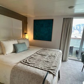 Come aboard the Le Boréal and discover one of 9 cabin categories on a total of 6 decks that can accommodate 264 passengers. Choose your dream cabin and feel at home on board the Le Boréal!