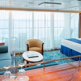 Kommen Sie an Bord der undefined und entdecken Sie eine der 57 Kabinenkategorien auf insgesamt 11 Decks die für 2514 Passagiere Platz bieten. Wählen Sie Ihre Traumkabine und fühlen Sie sich auf Ihrer Kreuzfahrt an Bord der undefined wie Zuhause!