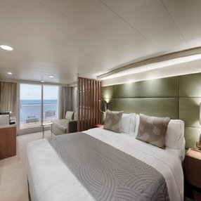 Kommen Sie an Bord der undefined und entdecken Sie eine der 64 Kabinenkategorien auf insgesamt 13 Decks die für 3013 Passagiere Platz bieten. Wählen Sie Ihre Traumkabine und fühlen Sie sich auf Ihrer Kreuzfahrt an Bord der undefined wie Zuhause!