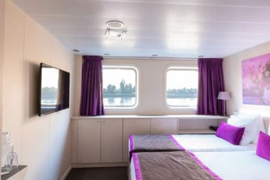 Outside Cabin MAIN DECK 3 BEDS CAT C	