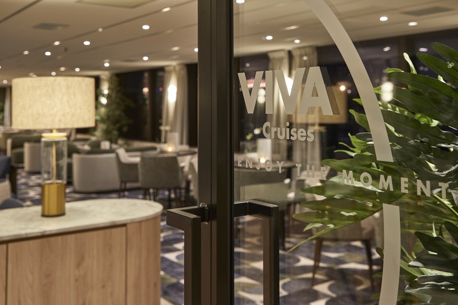 Rhein ab Düsseldorf, Deutschland auf der VIVA ONE