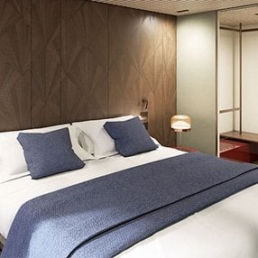 Kommen Sie an Bord der undefined und entdecken Sie eine der 106 Kabinenkategorien auf insgesamt 16 Decks die für 3195 Passagiere Platz bieten. Wählen Sie Ihre Traumkabine und fühlen Sie sich auf Ihrer Kreuzfahrt an Bord der undefined wie Zuhause!