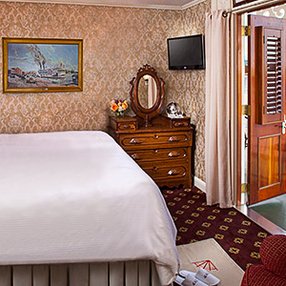 Come aboard the American Queen and discover one of 16 cabin categories on a total of 5 decks that can accommodate 436 passengers. Choose your dream cabin and feel at home on board the American Queen!