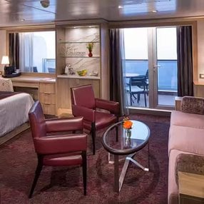 Kommen Sie an Bord der Nieuw Statendam und entdecken Sie eine der 80 Kabinenkategorien auf insgesamt 12 Decks die für 2666 Passagiere Platz bieten. Wählen Sie Ihre Traumkabine und fühlen Sie sich auf Ihrer Kreuzfahrt an Bord der Nieuw Statendam wie Zuhause!