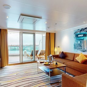 Kommen Sie an Bord der undefined und entdecken Sie eine der 115 Kabinenkategorien auf insgesamt 15 Decks die für 3300 Passagiere Platz bieten. Wählen Sie Ihre Traumkabine und fühlen Sie sich auf Ihrer Kreuzfahrt an Bord der undefined wie Zuhause!