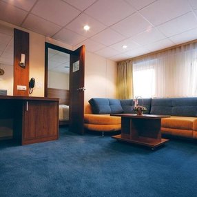 Kommen Sie an Bord der undefined und entdecken Sie eine der 14 Kabinenkategorien auf insgesamt 5 Decks die für 216 Passagiere Platz bieten. Wählen Sie Ihre Traumkabine und fühlen Sie sich auf Ihrer Kreuzfahrt an Bord der undefined wie Zuhause!