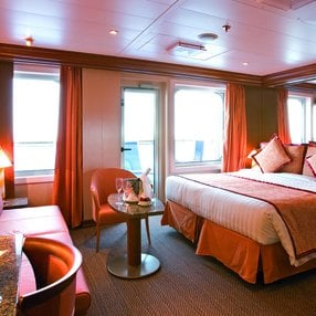Kommen Sie an Bord der undefined und entdecken Sie eine der 56 Kabinenkategorien auf insgesamt 13 Decks die für 3780 Passagiere Platz bieten. Wählen Sie Ihre Traumkabine und fühlen Sie sich auf Ihrer Kreuzfahrt an Bord der undefined wie Zuhause!