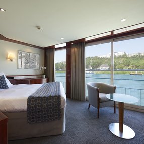 Kommen Sie an Bord der MS VistaDiamond und entdecken Sie eine der 13 Kabinenkategorien auf insgesamt 4 Decks die für 170 Passagiere Platz bieten. Wählen Sie Ihre Traumkabine und fühlen Sie sich auf Ihrer Kreuzfahrt an Bord der MS VistaDiamond wie Zuhause!