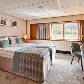 Kommen Sie an Bord der Rousse Prestige und entdecken Sie eine der 17 Kabinenkategorien auf insgesamt 3 Decks die für 157 Passagiere Platz bieten. Wählen Sie Ihre Traumkabine und fühlen Sie sich auf Ihrer Kreuzfahrt an Bord der Rousse Prestige wie Zuhause!
