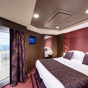 Kommen Sie an Bord der MSC Preziosa und entdecken Sie eine der 68 Kabinenkategorien auf insgesamt 14 Decks die für 4345 Passagiere Platz bieten. Wählen Sie Ihre Traumkabine und fühlen Sie sich auf Ihrer Kreuzfahrt an Bord der MSC Preziosa wie Zuhause!