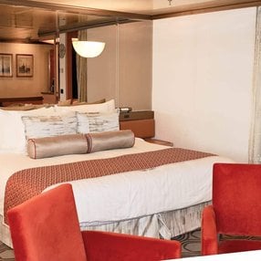 Kommen Sie an Bord der Zaandam und entdecken Sie eine der 43 Kabinenkategorien auf insgesamt 10 Decks die für 1432 Passagiere Platz bieten. Wählen Sie Ihre Traumkabine und fühlen Sie sich auf Ihrer Kreuzfahrt an Bord der Zaandam wie Zuhause!