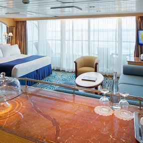 Come aboard the Grandeur of the Seas and discover one of 76 cabin categories on a total of 11 decks that can accommodate 2440 passengers. Choose your dream cabin and feel at home on board the Grandeur of the Seas!