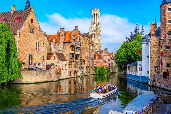 Canals & Castles: The Hamburg & Bruges Cruise