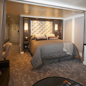 Kommen Sie an Bord der undefined und entdecken Sie eine der 25 Kabinenkategorien auf insgesamt 10 Decks die für 732 Passagiere Platz bieten. Wählen Sie Ihre Traumkabine und fühlen Sie sich auf Ihrer Kreuzfahrt an Bord der undefined wie Zuhause!