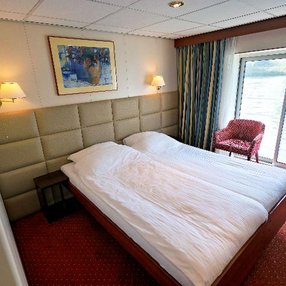 Kommen Sie an Bord der MS VistaGrace und entdecken Sie eine der 6 Kabinenkategorien auf insgesamt 4 Decks die für 144 Passagiere Platz bieten. Wählen Sie Ihre Traumkabine und fühlen Sie sich auf Ihrer Kreuzfahrt an Bord der MS VistaGrace wie Zuhause!