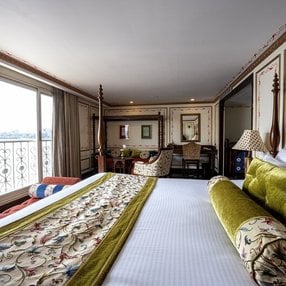 Kommen Sie an Bord der Ganges Voyager und entdecken Sie eine der 6 Kabinenkategorien auf insgesamt 3 Decks die für 56 Passagiere Platz bieten. Wählen Sie Ihre Traumkabine und fühlen Sie sich auf Ihrer Kreuzfahrt an Bord der Ganges Voyager wie Zuhause!