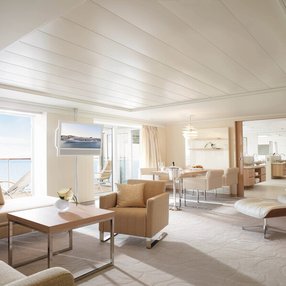 Kommen Sie an Bord der undefined und entdecken Sie eine der 45 Kabinenkategorien auf insgesamt 7 Decks die für 516 Passagiere Platz bieten. Wählen Sie Ihre Traumkabine und fühlen Sie sich auf Ihrer Kreuzfahrt an Bord der undefined wie Zuhause!