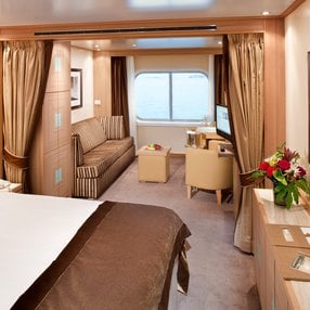 Kommen Sie an Bord der undefined und entdecken Sie eine der 30 Kabinenkategorien auf insgesamt 10 Decks die für 450 Passagiere Platz bieten. Wählen Sie Ihre Traumkabine und fühlen Sie sich auf Ihrer Kreuzfahrt an Bord der undefined wie Zuhause!