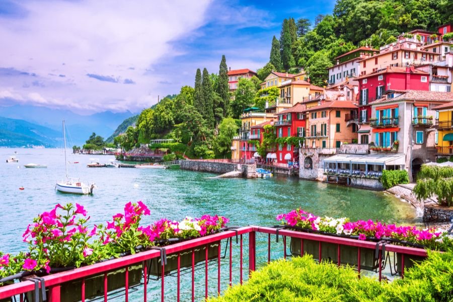 Italian Lakes & Cities Tour with Greek Isles Cruise