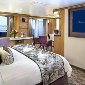 Kommen Sie an Bord der Westerdam und entdecken Sie eine der 60 Kabinenkategorien auf insgesamt 11 Decks die für 1964 Passagiere Platz bieten. Wählen Sie Ihre Traumkabine und fühlen Sie sich auf Ihrer Kreuzfahrt an Bord der Westerdam wie Zuhause!