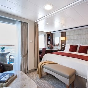 Kommen Sie an Bord der Seven Seas Voyager und entdecken Sie eine der 20 Kabinenkategorien auf insgesamt 9 Decks die für 680 Passagiere Platz bieten. Wählen Sie Ihre Traumkabine und fühlen Sie sich auf Ihrer Kreuzfahrt an Bord der Seven Seas Voyager wie Zuhause!