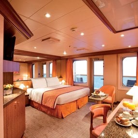 Kommen Sie an Bord der Costa Pacifica und entdecken Sie eine der 51 Kabinenkategorien auf insgesamt 13 Decks die für 3780 Passagiere Platz bieten. Wählen Sie Ihre Traumkabine und fühlen Sie sich auf Ihrer Kreuzfahrt an Bord der Costa Pacifica wie Zuhause!