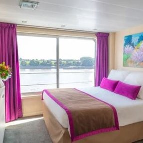 Kommen Sie an Bord der undefined und entdecken Sie eine der 22 Kabinenkategorien auf insgesamt 3 Decks die für 144 Passagiere Platz bieten. Wählen Sie Ihre Traumkabine und fühlen Sie sich auf Ihrer Kreuzfahrt an Bord der undefined wie Zuhause!
