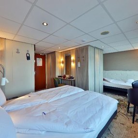 Kommen Sie an Bord der MS Lisabelle und entdecken Sie eine der 14 Kabinenkategorien auf insgesamt 3 Decks die für 154 Passagiere Platz bieten. Wählen Sie Ihre Traumkabine und fühlen Sie sich auf Ihrer Kreuzfahrt an Bord der MS Lisabelle wie Zuhause!