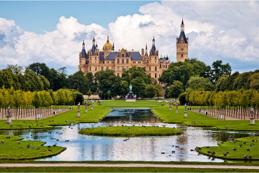 Elbe ab Hamburg, Deutschland auf der KATHARINA VON BORA