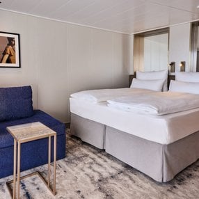Kommen Sie an Bord der undefined und entdecken Sie eine der 119 Kabinenkategorien auf insgesamt 17 Decks die für 4100 Passagiere Platz bieten. Wählen Sie Ihre Traumkabine und fühlen Sie sich auf Ihrer Kreuzfahrt an Bord der undefined wie Zuhause!