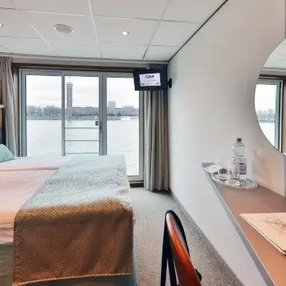 Kommen Sie an Bord der MS VistaRio und entdecken Sie eine der 14 Kabinenkategorien auf insgesamt 3 Decks die für Passagiere Platz bieten. Wählen Sie Ihre Traumkabine und fühlen Sie sich auf Ihrer Kreuzfahrt an Bord der MS VistaRio wie Zuhause!