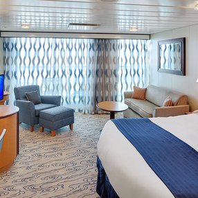 Kommen Sie an Bord der Jewel of the Seas und entdecken Sie eine der 95 Kabinenkategorien auf insgesamt 12 Decks die für 2702 Passagiere Platz bieten. Wählen Sie Ihre Traumkabine und fühlen Sie sich auf Ihrer Kreuzfahrt an Bord der Jewel of the Seas wie Zuhause!