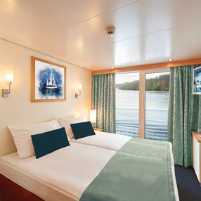 Kommen Sie an Bord der undefined und entdecken Sie eine der 13 Kabinenkategorien auf insgesamt 3 Decks die für 110 Passagiere Platz bieten. Wählen Sie Ihre Traumkabine und fühlen Sie sich auf Ihrer Kreuzfahrt an Bord der undefined wie Zuhause!