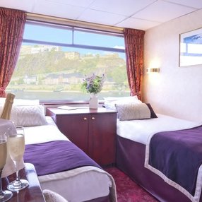 Kommen Sie an Bord der MS Mona Lisa und entdecken Sie eine der 4 Kabinenkategorien auf insgesamt 3 Decks die für 100 Passagiere Platz bieten. Wählen Sie Ihre Traumkabine und fühlen Sie sich auf Ihrer Kreuzfahrt an Bord der MS Mona Lisa wie Zuhause!