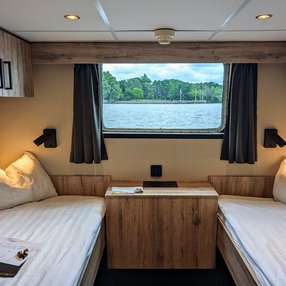 Kommen Sie an Bord der undefined und entdecken Sie eine der 4 Kabinenkategorien auf insgesamt 2 Decks die für 100 Passagiere Platz bieten. Wählen Sie Ihre Traumkabine und fühlen Sie sich auf Ihrer Kreuzfahrt an Bord der undefined wie Zuhause!