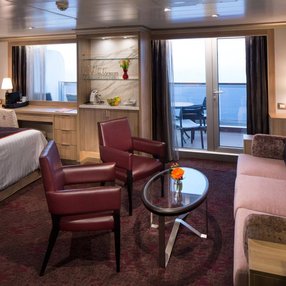 Kommen Sie an Bord der Koningsdam und entdecken Sie eine der 82 Kabinenkategorien auf insgesamt 12 Decks die für 2650 Passagiere Platz bieten. Wählen Sie Ihre Traumkabine und fühlen Sie sich auf Ihrer Kreuzfahrt an Bord der Koningsdam wie Zuhause!