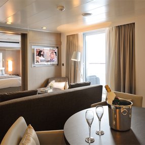 Kommen Sie an Bord der undefined und entdecken Sie eine der 11 Kabinenkategorien auf insgesamt 6 Decks die für 264 Passagiere Platz bieten. Wählen Sie Ihre Traumkabine und fühlen Sie sich auf Ihrer Kreuzfahrt an Bord der undefined wie Zuhause!