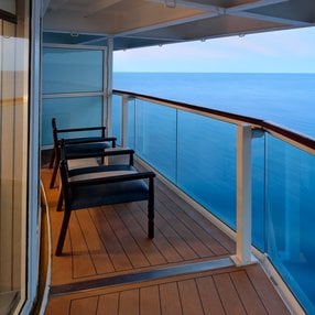 Kommen Sie an Bord der Celebrity Millennium und entdecken Sie eine der 59 Kabinenkategorien auf insgesamt 12 Decks die für 2218 Passagiere Platz bieten. Wählen Sie Ihre Traumkabine und fühlen Sie sich auf Ihrer Kreuzfahrt an Bord der Celebrity Millennium wie Zuhause!