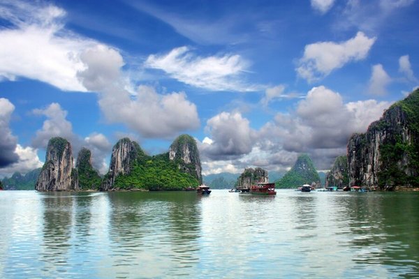 Ha-Long-Bay, Vietnam