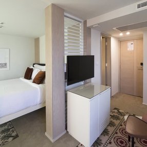 Come aboard the AmaDahlia and discover one of 7 cabin categories on a total of 5 decks that can accommodate 72 passengers. Choose your dream cabin and feel at home on board the AmaDahlia!