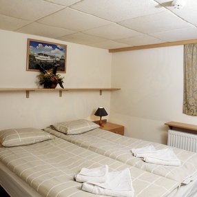 Kommen Sie an Bord der undefined und entdecken Sie eine der 3 Kabinenkategorien auf insgesamt 2 Decks die für 46 Passagiere Platz bieten. Wählen Sie Ihre Traumkabine und fühlen Sie sich auf Ihrer Kreuzfahrt an Bord der undefined wie Zuhause!