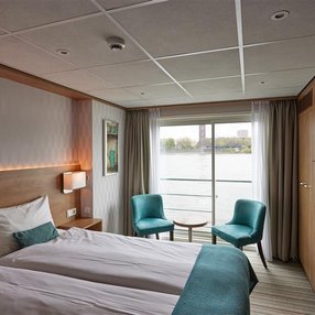 Kommen Sie an Bord der MS VistaSky und entdecken Sie eine der 12 Kabinenkategorien auf insgesamt 4 Decks die für 181 Passagiere Platz bieten. Wählen Sie Ihre Traumkabine und fühlen Sie sich auf Ihrer Kreuzfahrt an Bord der MS VistaSky wie Zuhause!