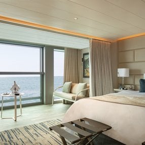 Kommen Sie an Bord der undefined und entdecken Sie eine der 9 Kabinenkategorien auf insgesamt 6 Decks die für 100 Passagiere Platz bieten. Wählen Sie Ihre Traumkabine und fühlen Sie sich auf Ihrer Kreuzfahrt an Bord der undefined wie Zuhause!