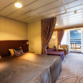 Kommen Sie an Bord der undefined und entdecken Sie eine der 27 Kabinenkategorien auf insgesamt 8 Decks die für 1200 Passagiere Platz bieten. Wählen Sie Ihre Traumkabine und fühlen Sie sich auf Ihrer Kreuzfahrt an Bord der undefined wie Zuhause!