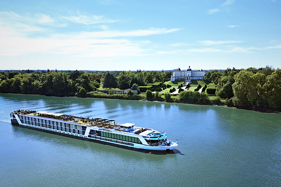 Garonne from Bordeaux, France with the AmaDolce