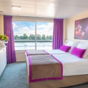 Kommen Sie an Bord der MS Gérard Schmitter und entdecken Sie eine der 33 Kabinenkategorien auf insgesamt 4 Decks die für 176 Passagiere Platz bieten. Wählen Sie Ihre Traumkabine und fühlen Sie sich auf Ihrer Kreuzfahrt an Bord der MS Gérard Schmitter wie Zuhause!