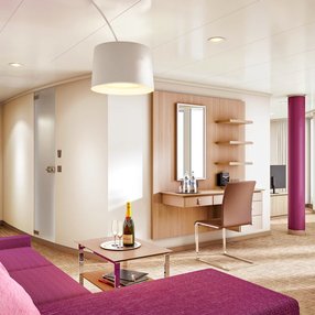 Kommen Sie an Bord der undefined und entdecken Sie eine der 112 Kabinenkategorien auf insgesamt 17 Decks die für 6600 Passagiere Platz bieten. Wählen Sie Ihre Traumkabine und fühlen Sie sich auf Ihrer Kreuzfahrt an Bord der undefined wie Zuhause!